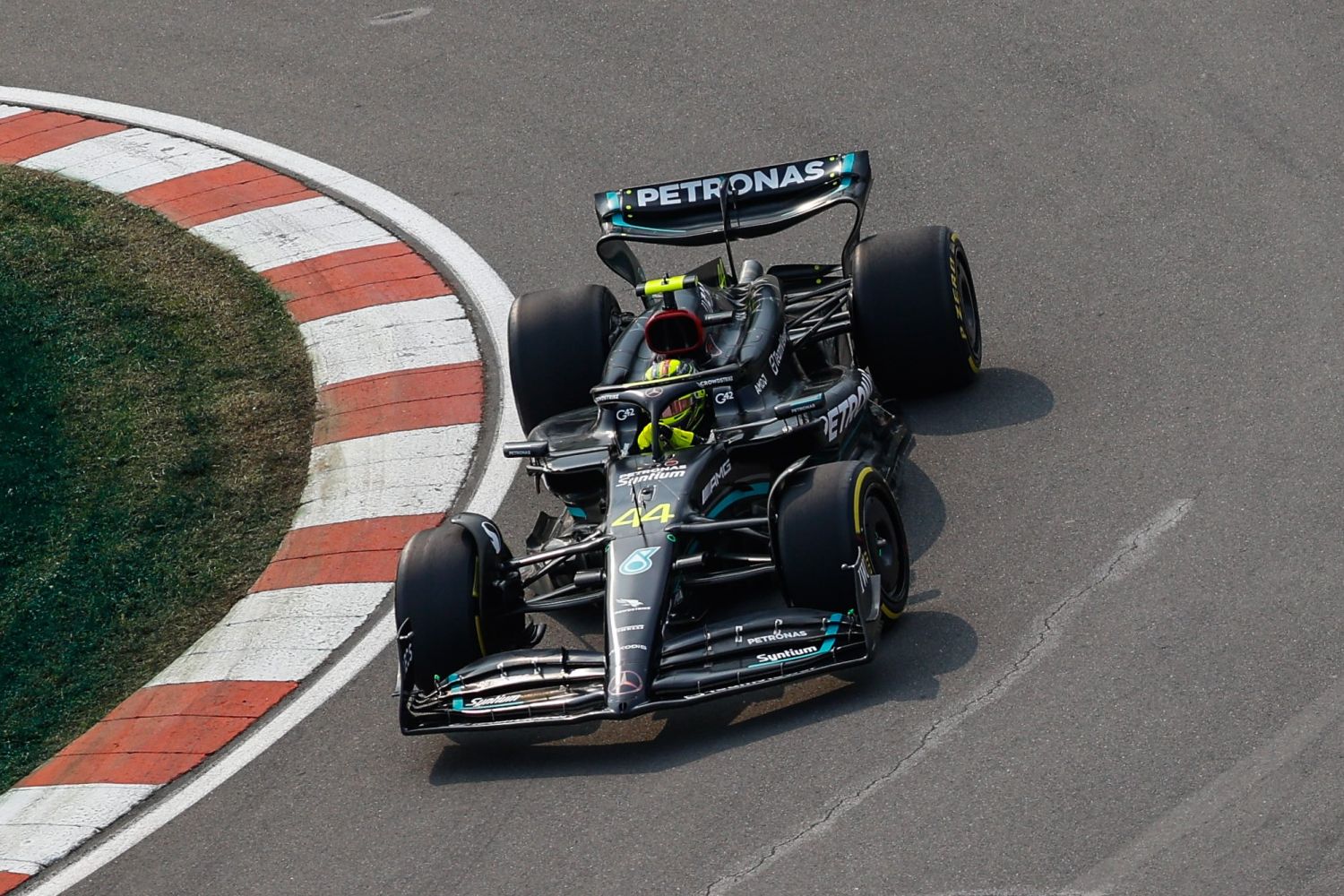 F1: Hamilton lidera 1-2 da Mercedes no segundo treino no Canadá